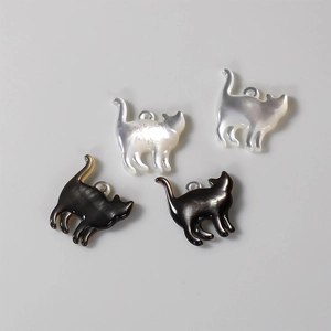 Cat-shaped natural mother of pearl shell pendants in black and white for DIY jewelry