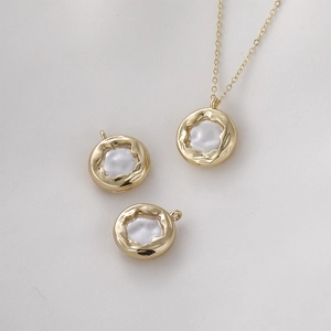 Collier avec pendentif perle baroque ronde plaqué or 14 carats, style français et texture lave