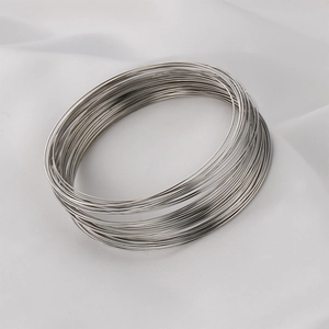 Braccialetti minimalisti in filo di memoria 14k gold-filled con finitura argento a strati
