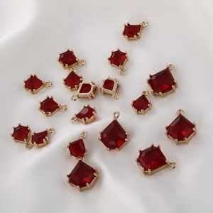 Vergoldete facettierte rote Kristallanhänger für DIY-Schmuck und Halsketten