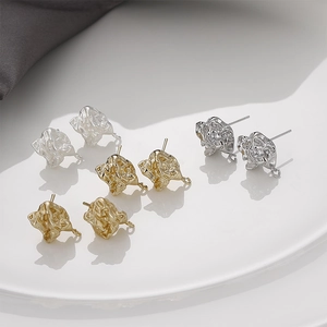 Orecchini a perno irregolari texture lava con occhiello in finitura oro e argento DIY