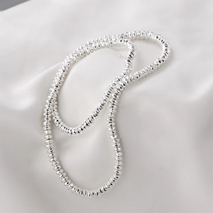 Perles d'espacement facettées en hématite argentée pour bijoux sur soie blanche