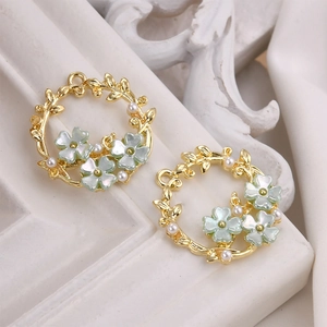 14k vergoldeter Kranzanhänger mit Perle und blauer Blume für DIY-Schmuckherstellung