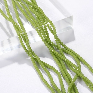 Detail van 3mm grasgroene glazen kralen met facetten voor DIY-sieraden en armbanden