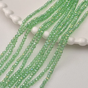 Detail van 3mm gefacetteerde muntgroene kristallen glaskralen voor DIY-sieraden