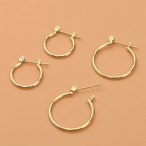 Orecchini a cerchio tondi placcati oro 14k in varie dimensioni con finitura molto lucida