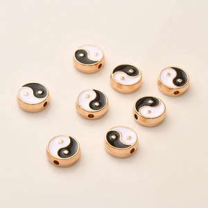 Set di otto perline Tai Chi Yin Yang in lega dorata per la creazione di gioielli fai-da-te