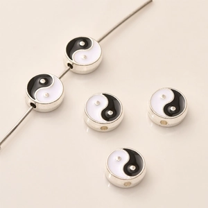 Perline Tai Chi Yin Yang in lega d'argento per gioielli fai-da-te con smalto bianco e nero