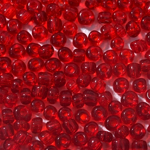 Nahaufnahme glänzender 4mm roter Glasperlen für DIY-Schmuckherstellung