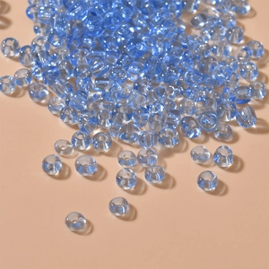 Hellblaue transparente Glasperlen für DIY-Halsketten und Schmuckzubehör