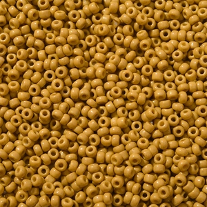 Macro-opname van 3mm mosterdgele kralen voor DIY-sieraden maken en knutselen