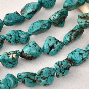 Perle di turchese a forma di pepita con matrice nera naturale per gioielli fai da te