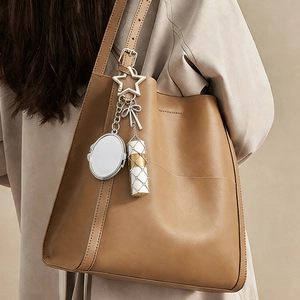 Bijou de Sac en Acier Inoxydable Cœur Étoile Avec Miroir Nœud Pendentif Porte-Clés Minimaliste en Maille Métallique Femme