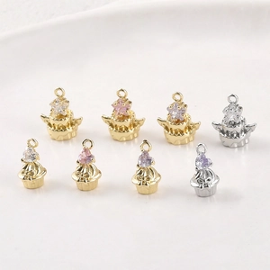 Pendentif cupcake plaqué or 14k avec zircons colorés pour la création de bijoux