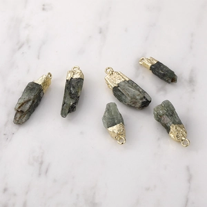 Set de 6 colgantes de cristal verde natural con borde dorado para joyería DIY