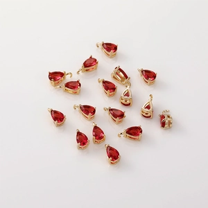 Mini colgantes de circón rojo en forma de pera con baño de oro 14K para bisutería