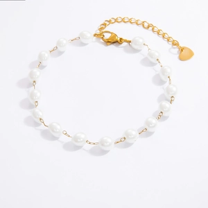 Bracelet élégant en acier titane doré avec perles blanches et pendentif cœur