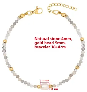 Detalle de pulsera de piedra natural con cuentas grises 4mm y perla blanca