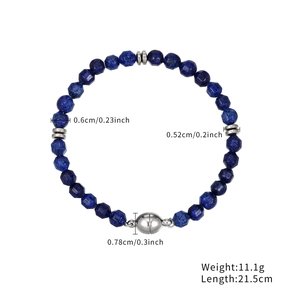 Detail von Lapis-Lazuli-Perlenarmband mit Magnetschließe aus Silber und Maßen