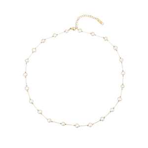 Elegante Halskette aus goldfarbenem Titanstahl mit weißen Süßwasserperlen und Goldperlen