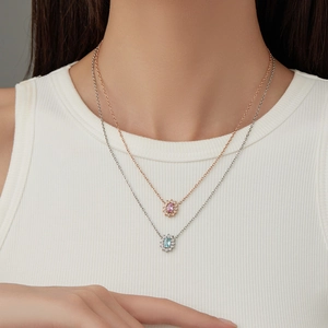 Collana Con Ciondolo Ovale in Acciaio Inossidabile Con Design a Girasole Halo in Strass Gioielli Eleganti per Donna
