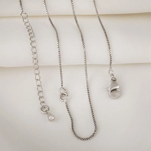 Elegant silver box chain necklace with lobster clasp and adjustable drop pendant detail