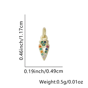 Detailansicht des Regenbogen-Zirkonia-Anhängers mit Maßen von 1,17 cm mal 0,49 cm