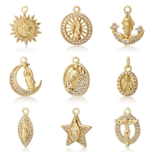 Ciondolo Vergine Maria Religiosa in Rame per Donna Oro Galvanizzato con Strass Intarsiato Gioielli alla Moda Ciondoli Cristiani