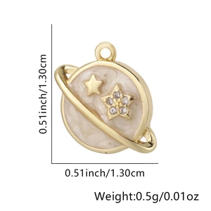 Guide des tailles détaillé pour pendentif planète dorée avec étoiles et émail blanc
