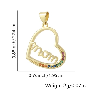 Dettaglio ciondolo cuore mamma in oro con cristalli colorati e dimensioni precise