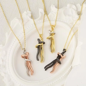 Collier Pendentif Couple S'enlaçant Créatif en Cuivre Bijoux Minimalistes Étreinte pour Amoureux Cadeau de Saint Valentin