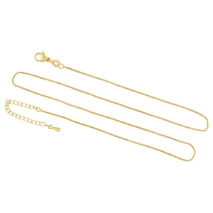 Detail of 18k gold-plated box chain with lobster clasp and teardrop extension chain