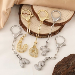 Porte-clés lettres à strass brillants en or et argent avec fermoir mousqueton robuste