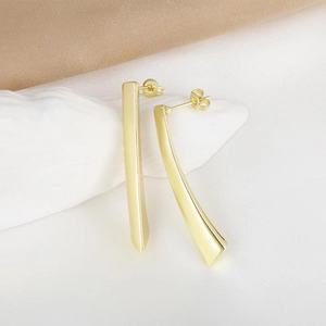 Minimalistische Gold Galvanisierte Kupfer Geometrische Lineare Ohrstecker Mode Glatte Lange Gebogene Ohrringe Für Damen Schmuck