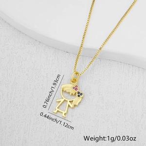 Dettaglio del ciondolo bimba placcato oro 18k con misure di 1,93 cm e 1,12 cm