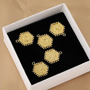 Pendenti esagonali con lettere O N D H placcati in oro 18K e cuore per gioielli DIY