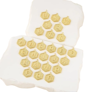 Ciondoli esagonali placcati oro 18K per gioielli fai-da-te, set di 26 lettere dalla A alla Z