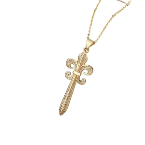 Collana con pendente a croce giglio placcata in oro con micro-pavé di zirconi cubici