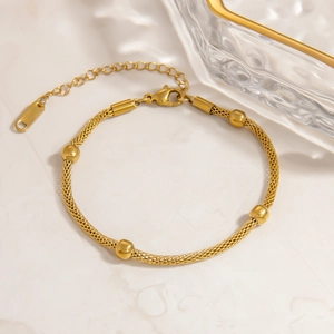 Minimalistisches Armband aus 18K vergoldetem Edelstahl mit vier goldenen Kugeln