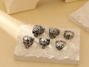 Uomo Vintage Acciaio Inossidabile Teschio Anello Gothic Punk Stile Retro Intagliato Heavy Metal Anello Biker Gioielli