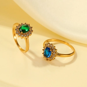 Bagues vintage plaquées or 24 carats avec zircons ovales émeraude et saphir chic