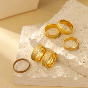 Anello a Fascia Minimalista in Acciaio al Tungsteno per Uomo Donna Oro Argento Nero Opaco Lucido Gioielli di Moda Accessorio Quotidiano