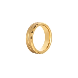 Anello in tungsteno dorato lucido con centro opaco sabbiato e bordi smussati