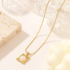 French vintage gold snake chain necklace featuring an irregular square pearl pendant