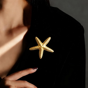Broche Étoile de Mer Minimaliste Plaqué Or 18K en Acier Inoxydable Étoile de Mer Corsage pour Femmes Hommes Bijoux