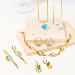Mediterranes Evil Eye Schmuckset mit Goldketten, Ohrringen und Gliederkettenarmband