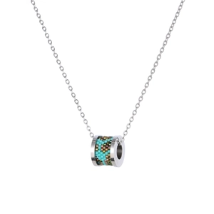 Collier avec pendentif cylindre en perles d'acier inoxydable aux accents minimalistes