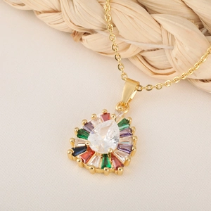 Exquisite 18K vergoldete Tropfenhalskette mit Regenbogen-Zirkonia-Halo und Birnenschliff