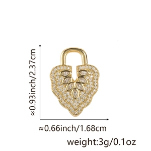 Λεπτομέρεια μενταγιόν καρδιά με λευκά ζιργκόν, ύψος 2,37 cm και πλάτος 1,68 cm