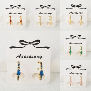 Boucles d'oreilles créoles en cuivre avec zircons colorés taille poire en six variétés